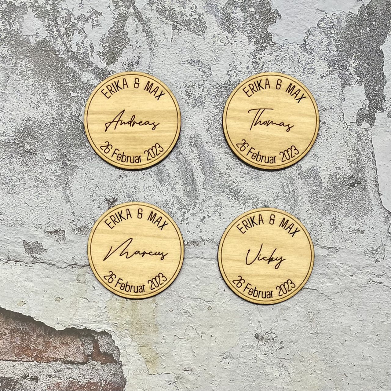 Platzkarten Rund mit Magnet aus Holz l Wunschnamen | INDIVIDUELL | HOCHZEIT | TISCHDEKO