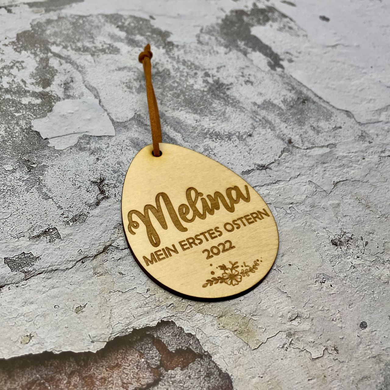 Geschenkanhänger mit Wunschnamen aus Holz | Osterkorb Namenschild | Mein erstes Ostern